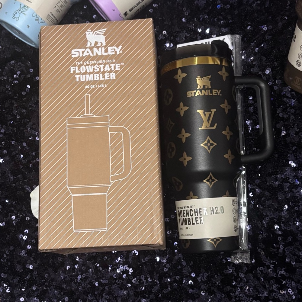 Perfect  gift for him🎁Tumbler black and gold - Picture 4 of 4